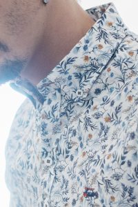 camisa de hombre estampado de flores