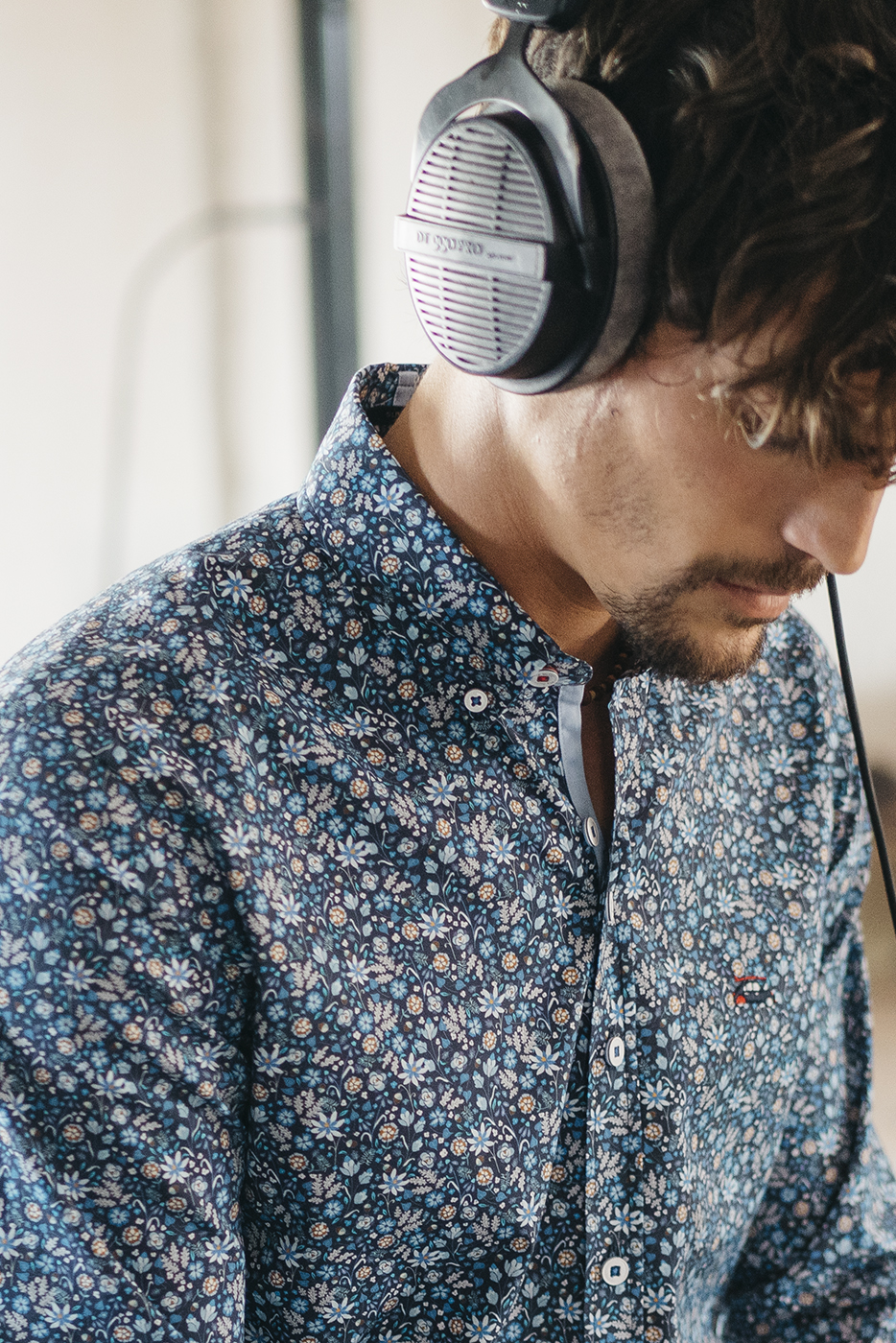 camisa estampado floral hombre color azul