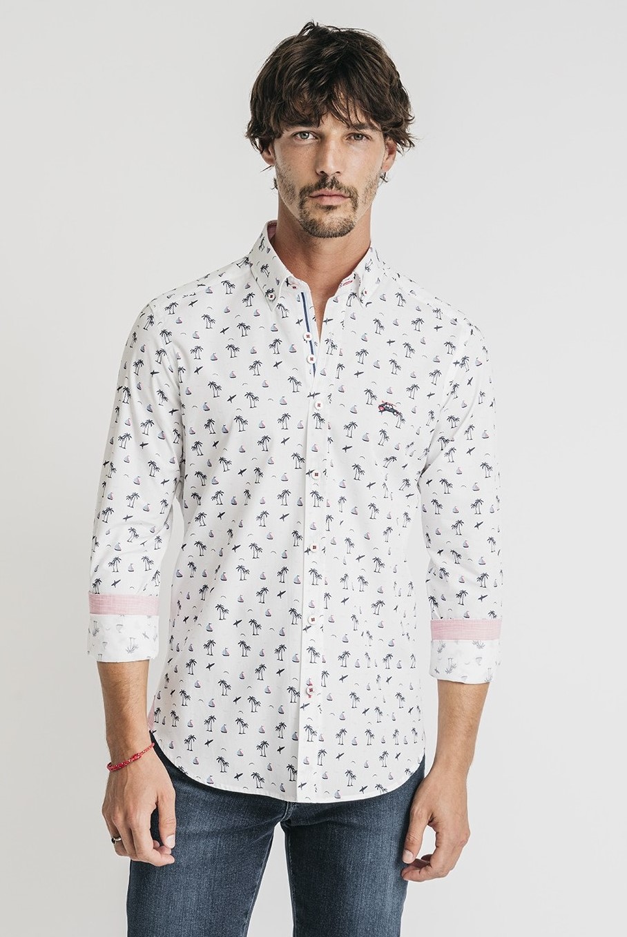 camisa estampada hombre palmeras surf