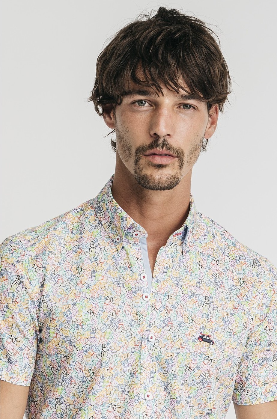 camisa estampada sillas multicolor