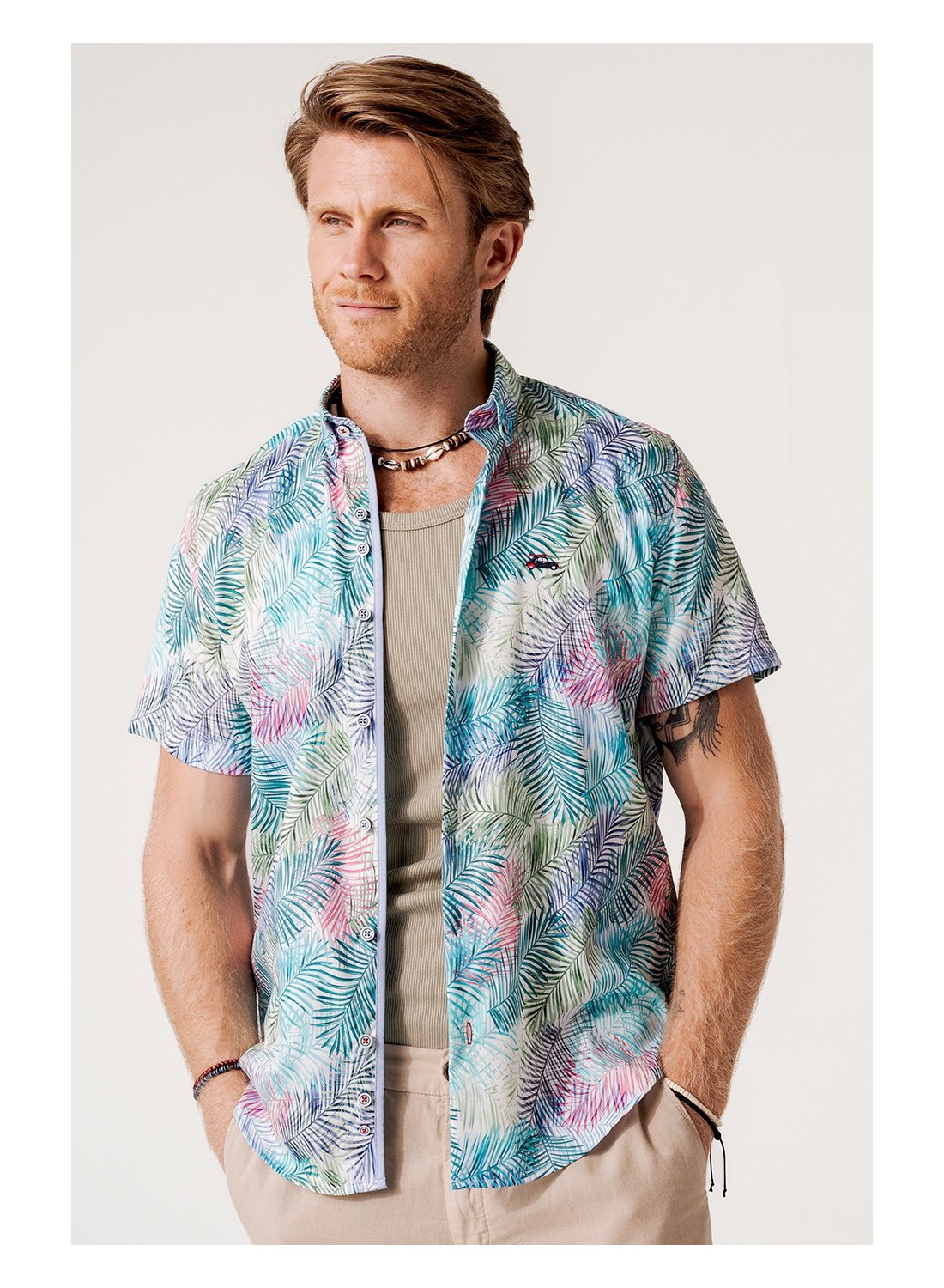 camisa regular fit hombre hojas palmera multicolor 1