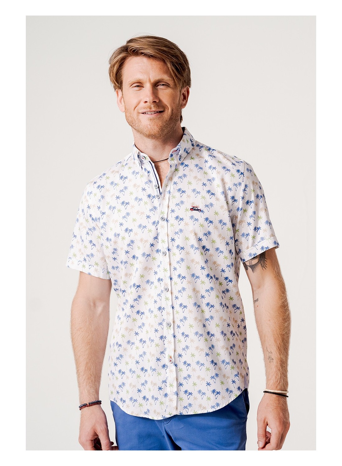 camisa regular fit palmeras azul 1